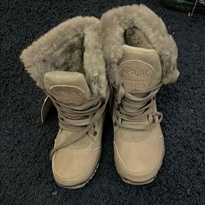 Pajar Gray Fur-Lined Boots